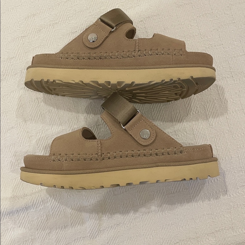 Ugg Goldenstar platform sandals in sand color size 8 - Picture 13 of 14